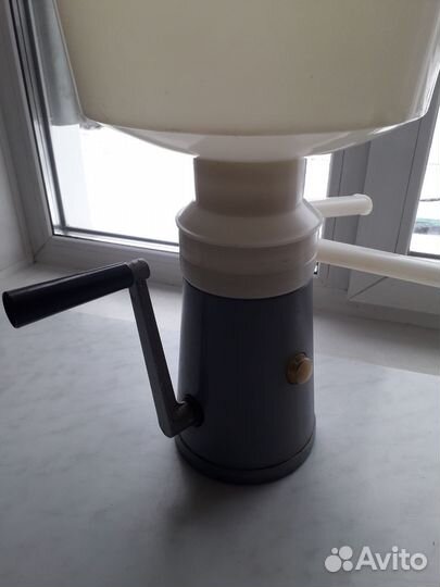 Сепаратор для молока ручной