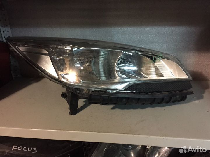 Фара правая галоген Ford Kuga 2016