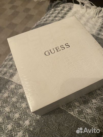 Часы Guess
