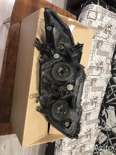 Передняя правая фара тойота королла 2008года