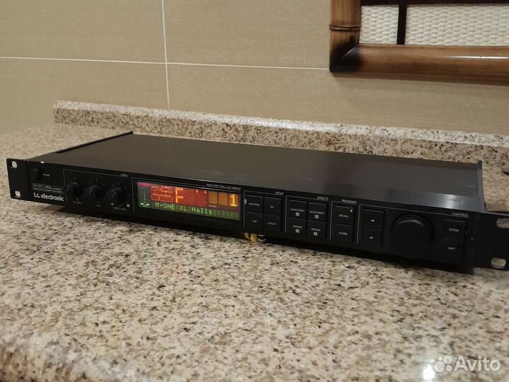 Вокальный процессор TC Electronics M-One XL