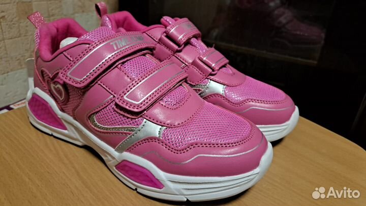 Новые кроссовки 36