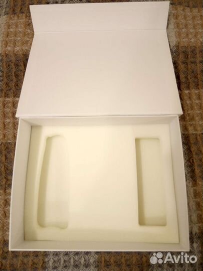 Коробка белая подарочная для подарка