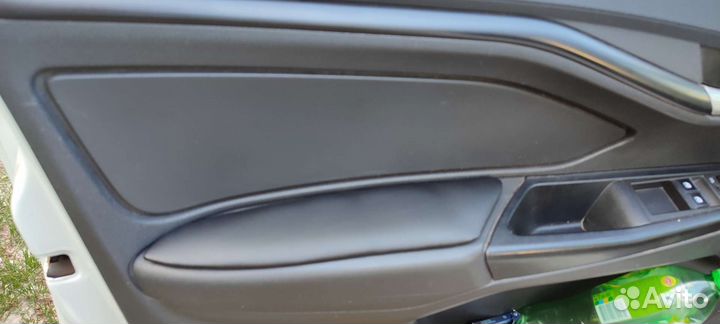 Подлокотники на двери Веста