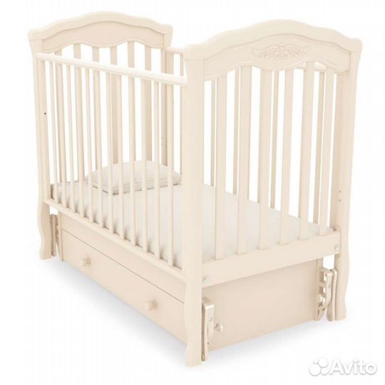 Детская кроватка с универсальным маятником