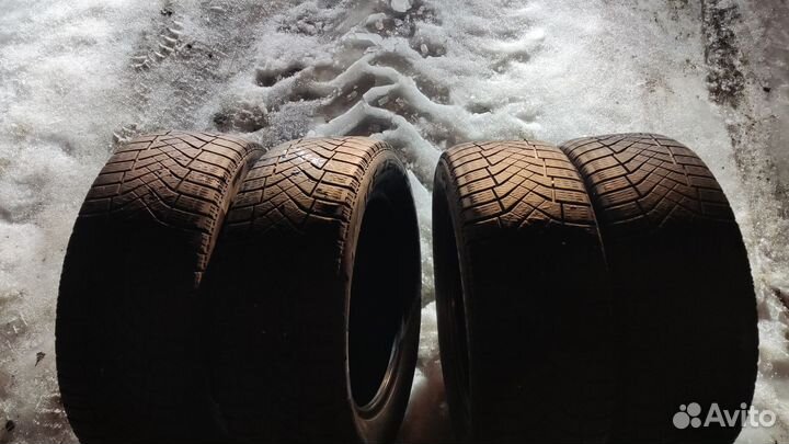Pirelli Ice Zero FR 205/60 R16