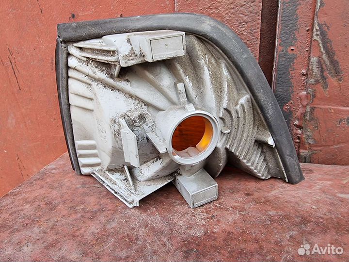 Поворотник правый BMW 3 E36