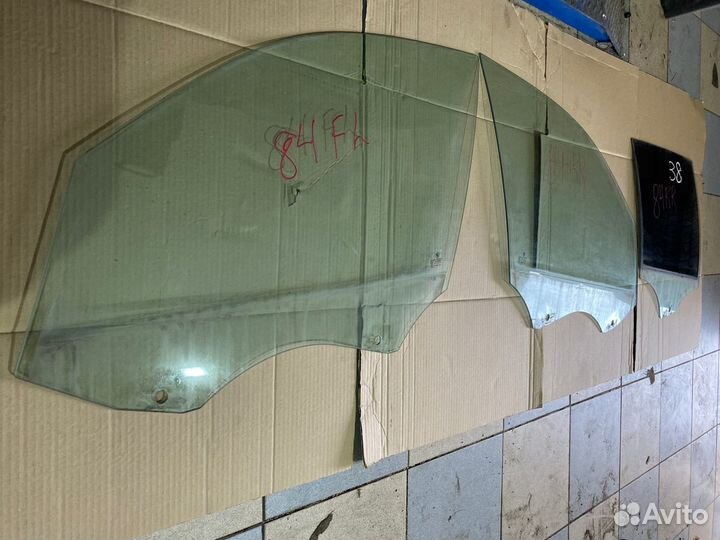 Стекло боковое BMW X1 E84