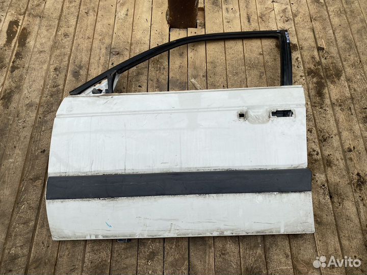 Передняя левая дверь Volkswagen Passat b3