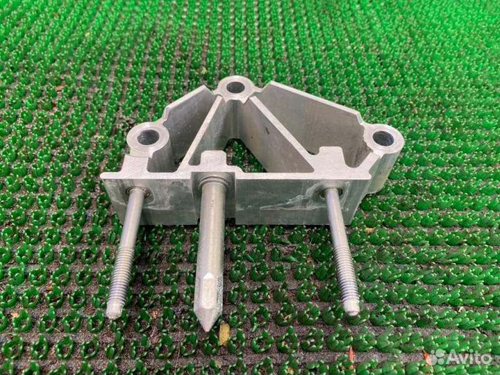 Кронштейн усилителя торпедо передний правый