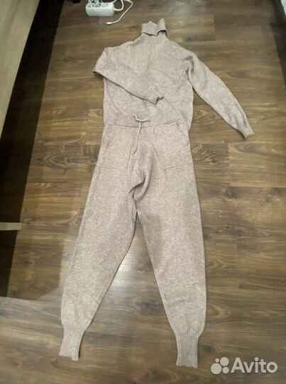 Вязаный костюм женский