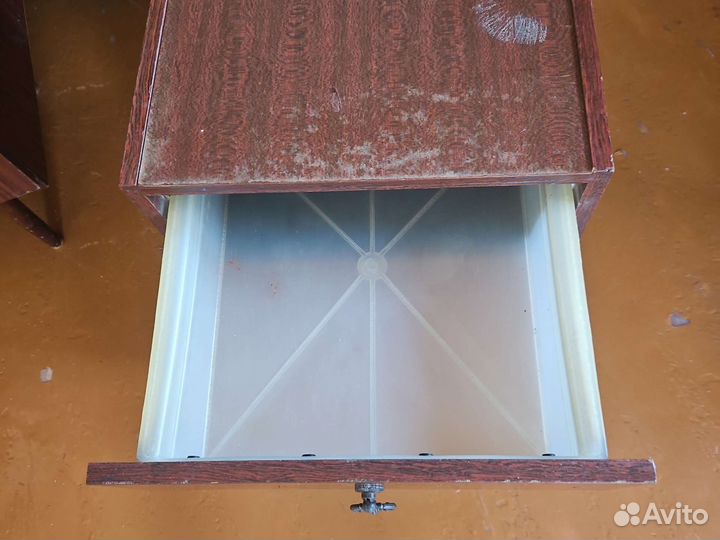 Тумба прикроватная