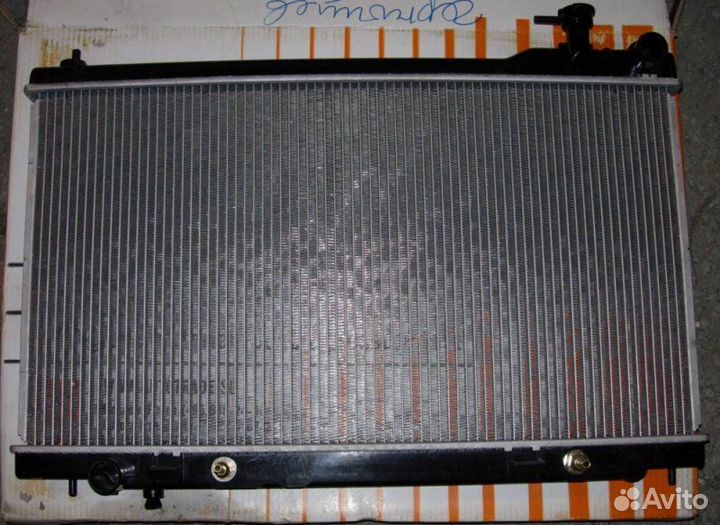 Радиатор охлаждения двигателя передний Infiniti