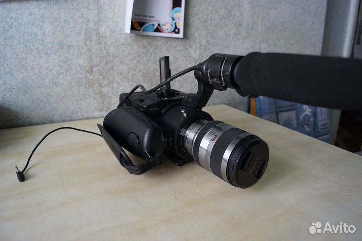 Видеокамера Sony NEX-FS100 Kit 18-200