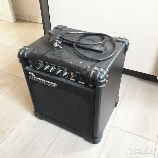 Басовый комбоусилитель