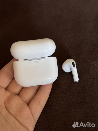 Левый наушник AirPods 3 и кейс