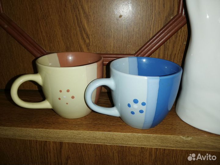 Кувшины с бокалами