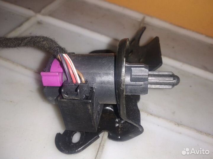 Датчик стояночного тормоза Audi A6 C6 caha 2010