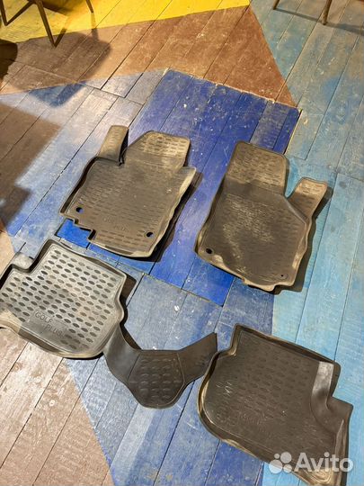 Автомобильные коврики резиновые на Golf Plus