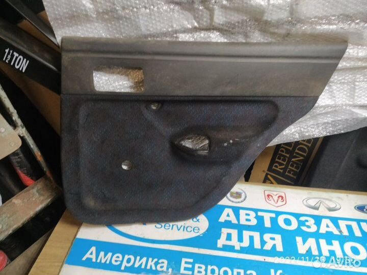 Обшивка двери задняя правая Ford Escort 90-00