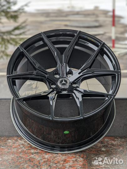 Кованые диски R21 на Mercedes AMG GT4