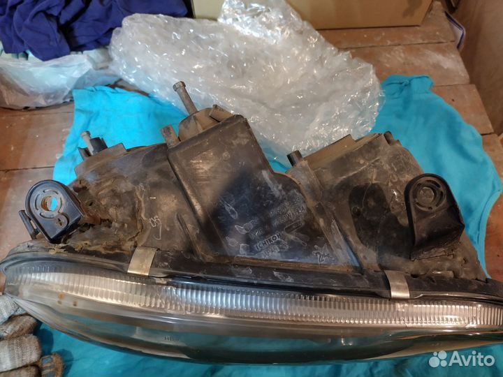 Продам фары для Тойота Раф4 1999 цена за обе