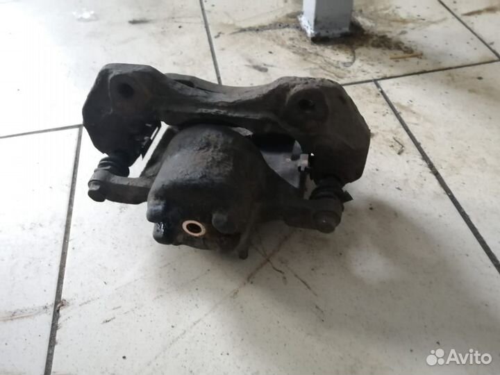 Суппорт тормозной передний mitsubishi lancer 9