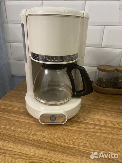 Капельная кофеварка Moulinex Soleil FG385A30