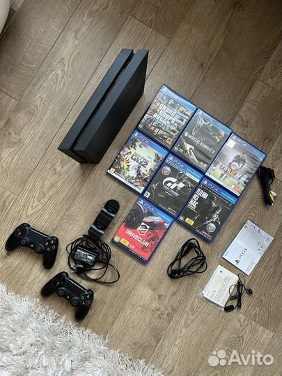 Sony PS4 pro 1tb 2 пульта, зарядка на 2 слота