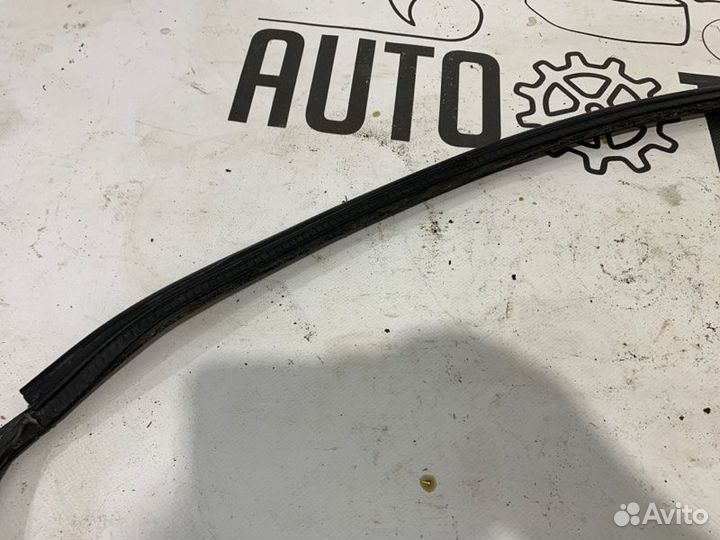 Резинка уплотнительная крыши левая Renault Symbol