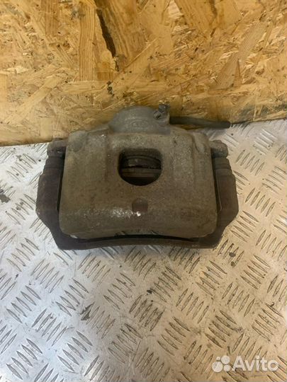 Суппорт тормозной передний левый Kia Cerato