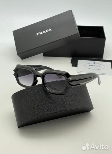 Солнцезащитные очки prada