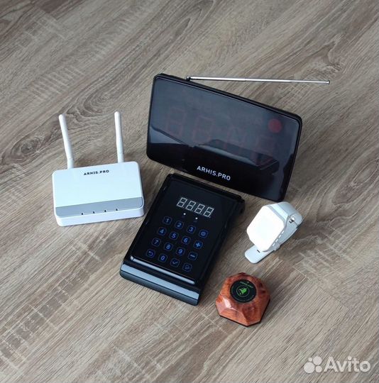 Кнопка вызова официанта и кальянщика с табло