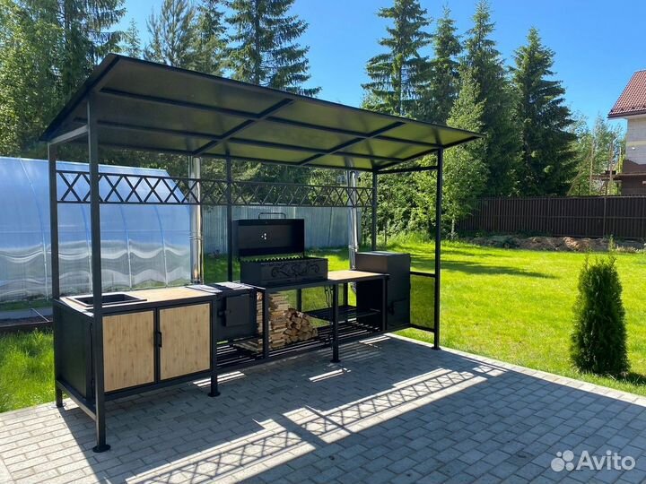 Беседка с зоной барбекю