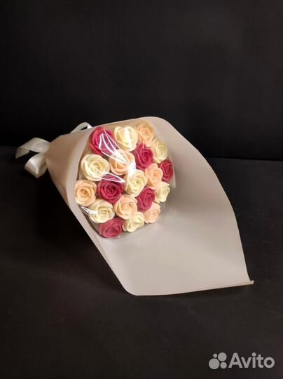 Букет - 19 Роз из Белого Шоколада