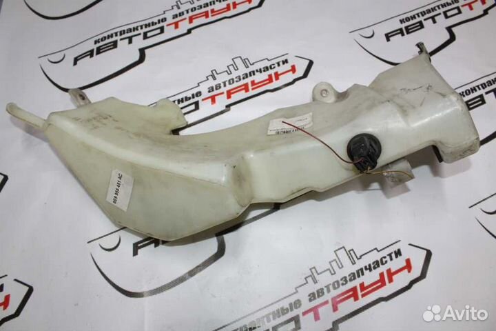 Бачок омывателя audi A4 S4 8E2 8E5 B6 нижняя часть