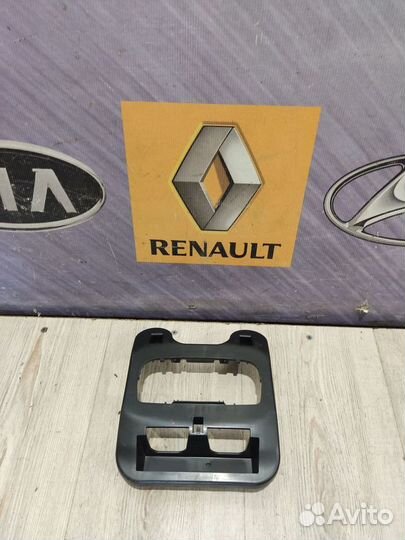 Плафон Подсветка фонарь салона Renault kaptur