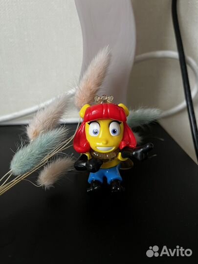 Игрушка пчела из большого киндер сюрприза