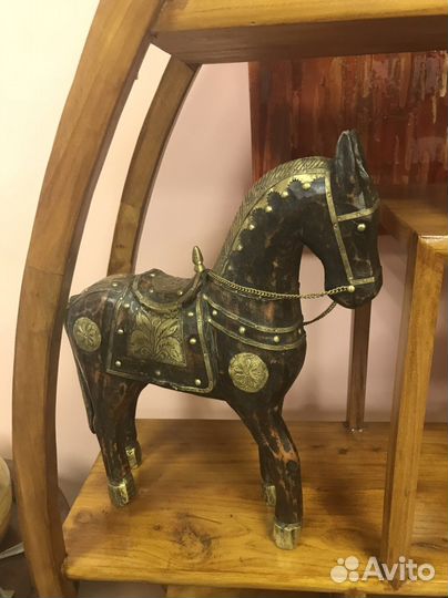 Статуэтка из дерева Лошадь