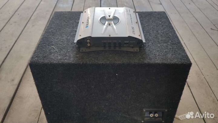 Сабвуфер и усилитель в автомобиль