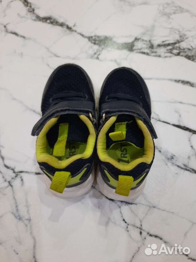Кроссовки детские