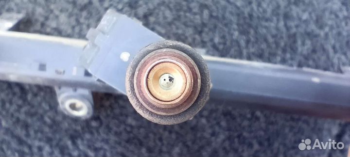 Топливная рампа с форсунками Рено Меган 2