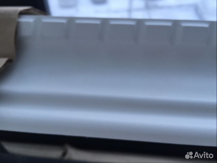 Остатки белого резного карниза