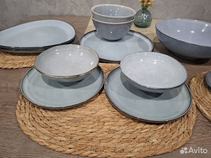 Набор столовой посуды,тарелки,салатники