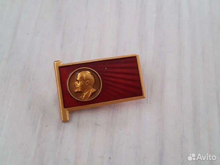 Комсомольский значок