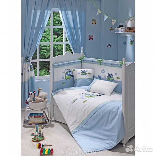 Бортики в кроватку, шторы, настольная лампа