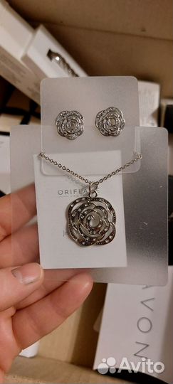 Набор ожерелье с серьгами. Avon. Торг уместен