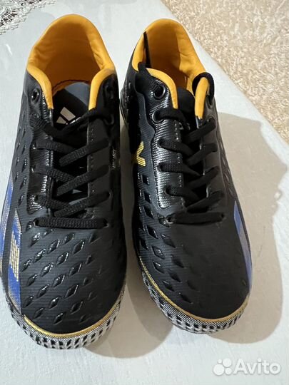 Бутсы футбольные adidas