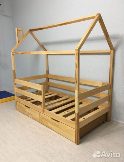 Кровать домик