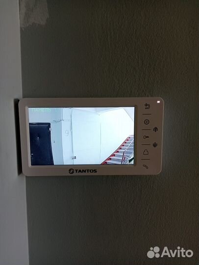 Установка видеодомофонов и замков. Мастер